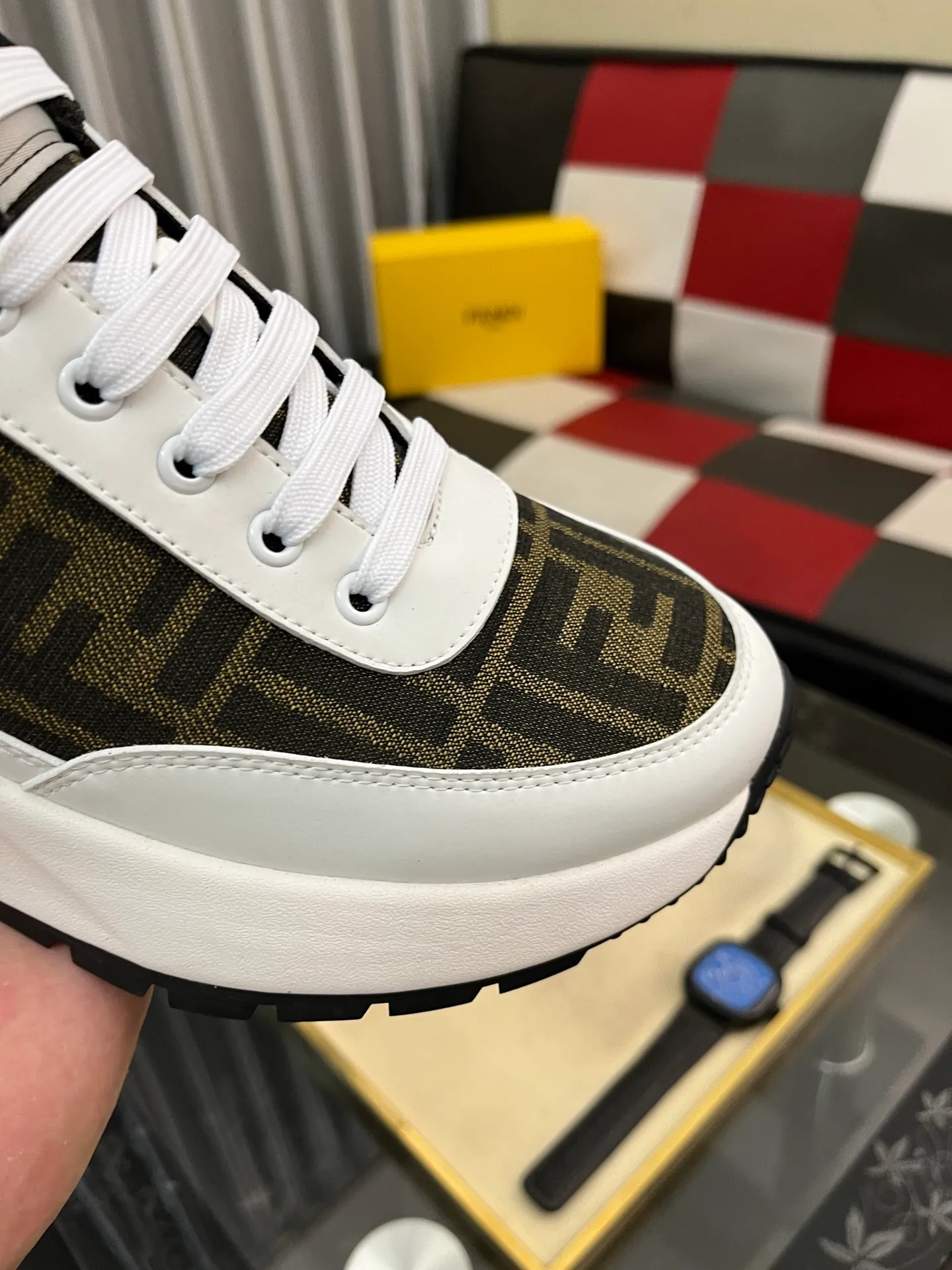 Men's shoes 💰438⌚️⌚️【FENDI】Original quality.~ Unique modern style sneakers. 🏃A must-have casual shoe for trendy men😍😍 Original brand imported from Italy, imported original leather, sheep lining (refuses to discolor and grind feet) Sole: Original sole specially provided by the original factory, French lazy style design ⚠️Fit the foot. Original quality code number: 38-442️⃣Colors available